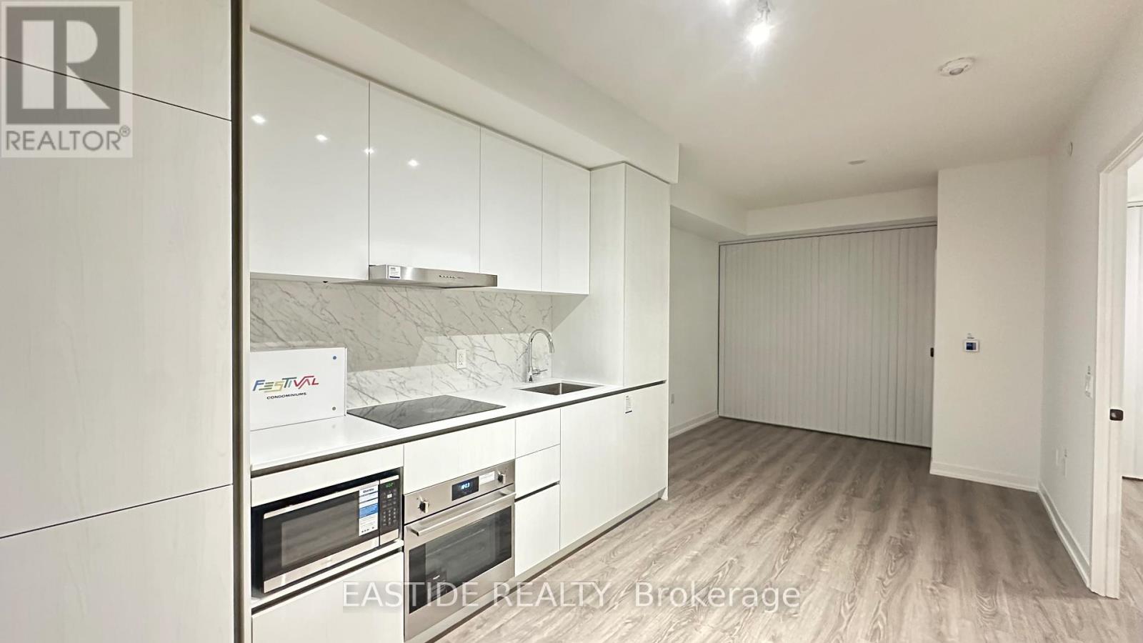 1705 - 8 INTERCHANGE WAY, Vaughan, Ontario