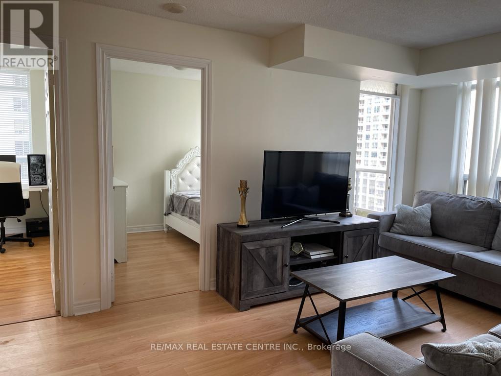 1406 - 310 Burnhamthorpe Road W, Mississauga, Ontario  L5B 0E1 - Photo 11 - W12548780
