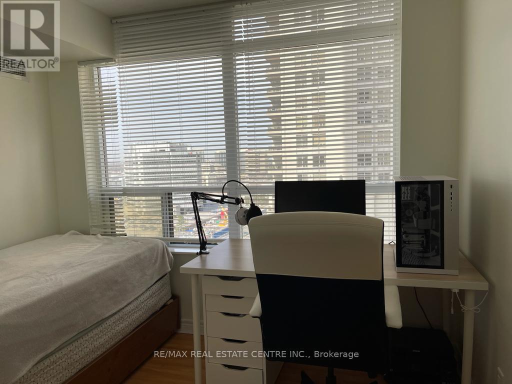 1406 - 310 Burnhamthorpe Road W, Mississauga, Ontario  L5B 0E1 - Photo 13 - W12548780