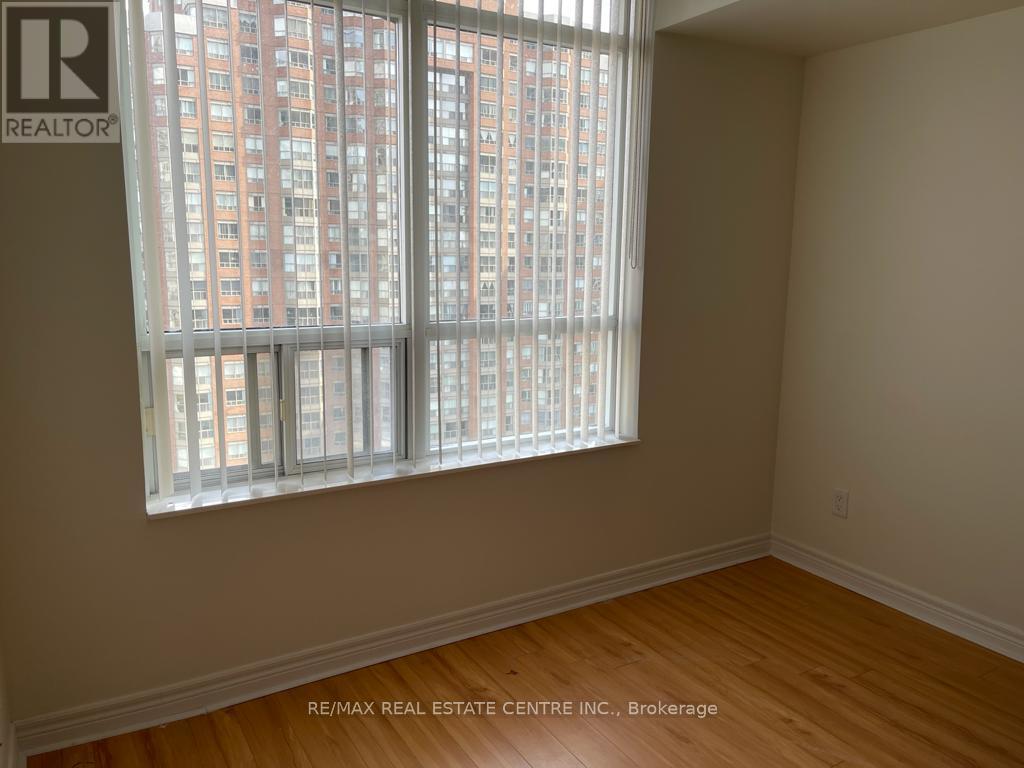 1406 - 310 Burnhamthorpe Road W, Mississauga, Ontario  L5B 0E1 - Photo 14 - W12548780