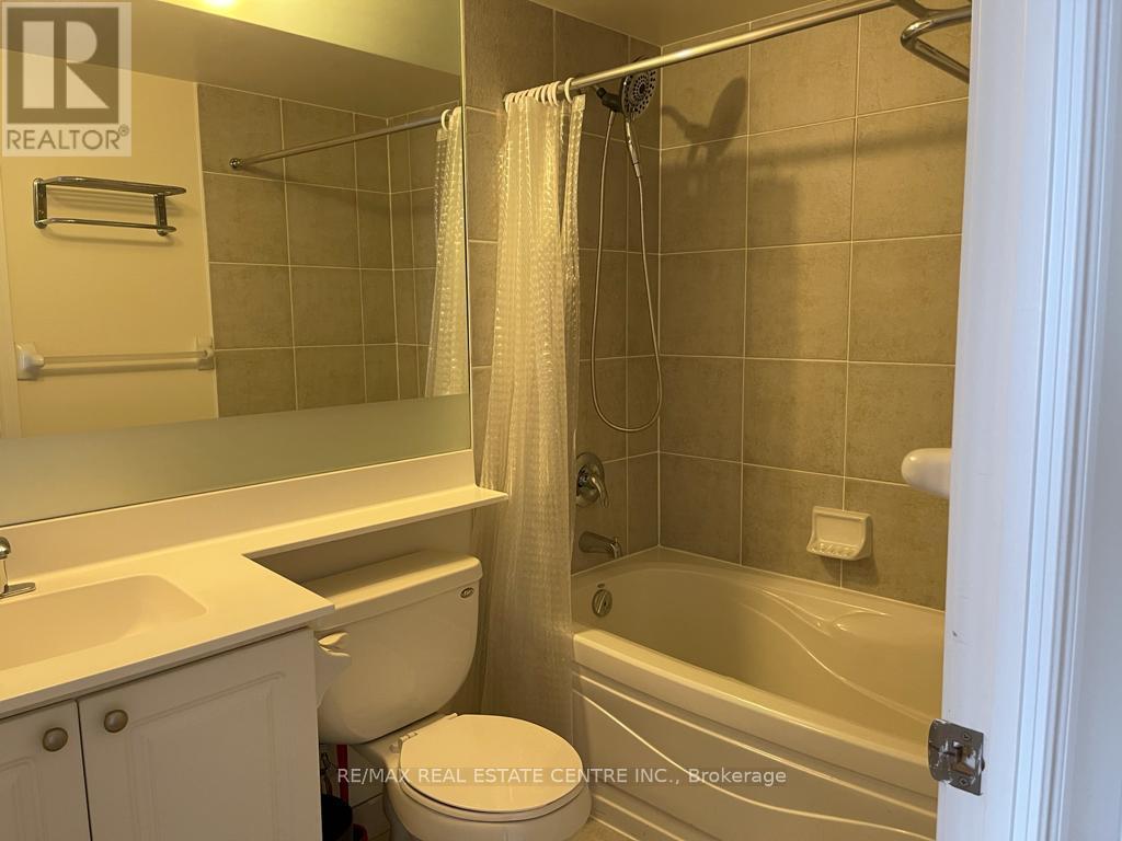1406 - 310 Burnhamthorpe Road W, Mississauga, Ontario  L5B 0E1 - Photo 15 - W12548780