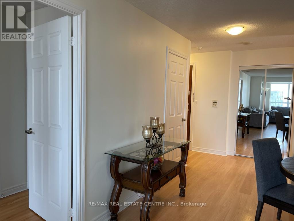 1406 - 310 Burnhamthorpe Road W, Mississauga, Ontario  L5B 0E1 - Photo 22 - W12548780