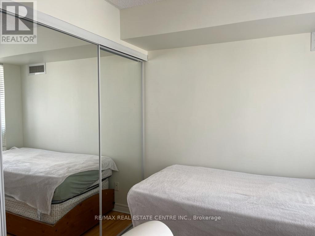 1406 - 310 Burnhamthorpe Road W, Mississauga, Ontario  L5B 0E1 - Photo 27 - W12548780