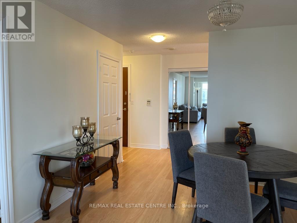 1406 - 310 Burnhamthorpe Road W, Mississauga, Ontario  L5B 0E1 - Photo 5 - W12548780