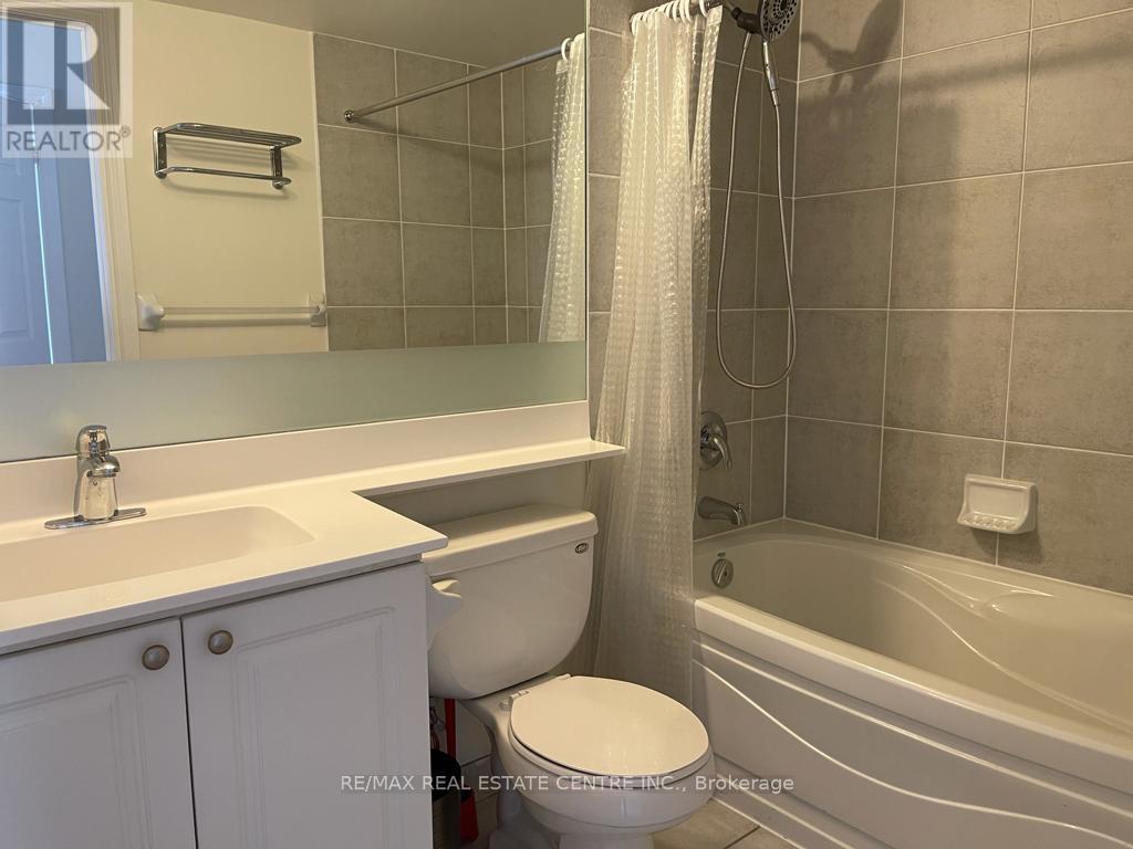 1406 - 310 Burnhamthorpe Road W, Mississauga, Ontario  L5B 0E1 - Photo 8 - W12548780