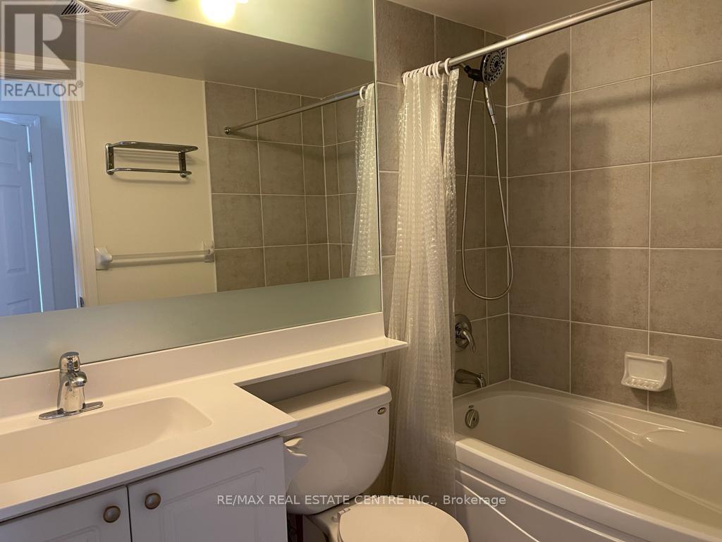 1406 - 310 Burnhamthorpe Road W, Mississauga, Ontario  L5B 0E1 - Photo 9 - W12548780