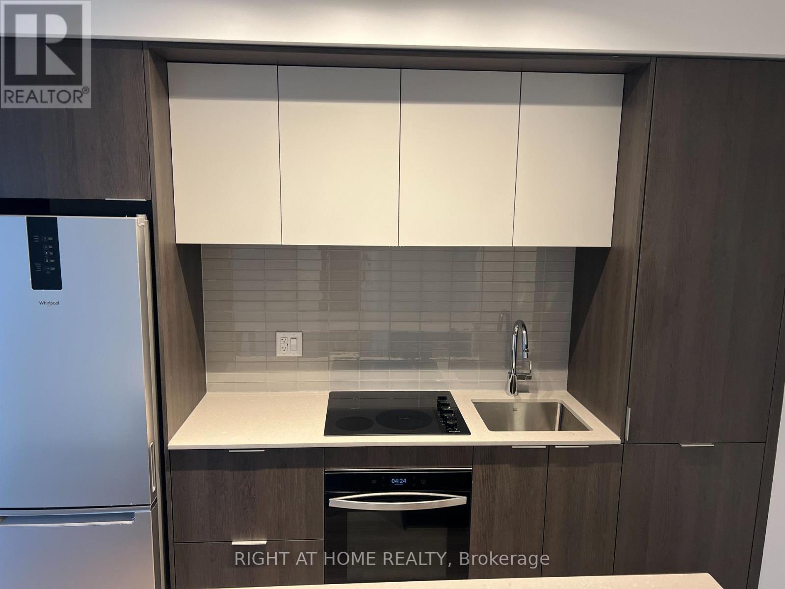 1701 - 395 Square One Drive N, Mississauga, Ontario  L5B 0P6 - Photo 11 - W12548782