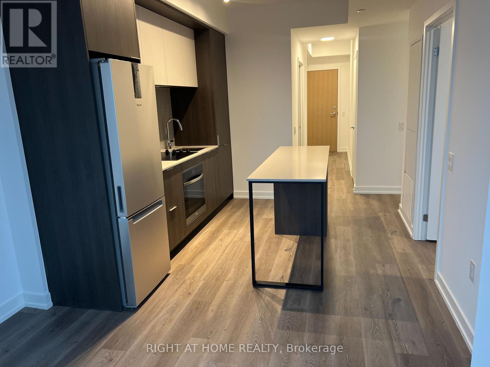 1701 - 395 Square One Drive N, Mississauga, Ontario  L5B 0P6 - Photo 12 - W12548782