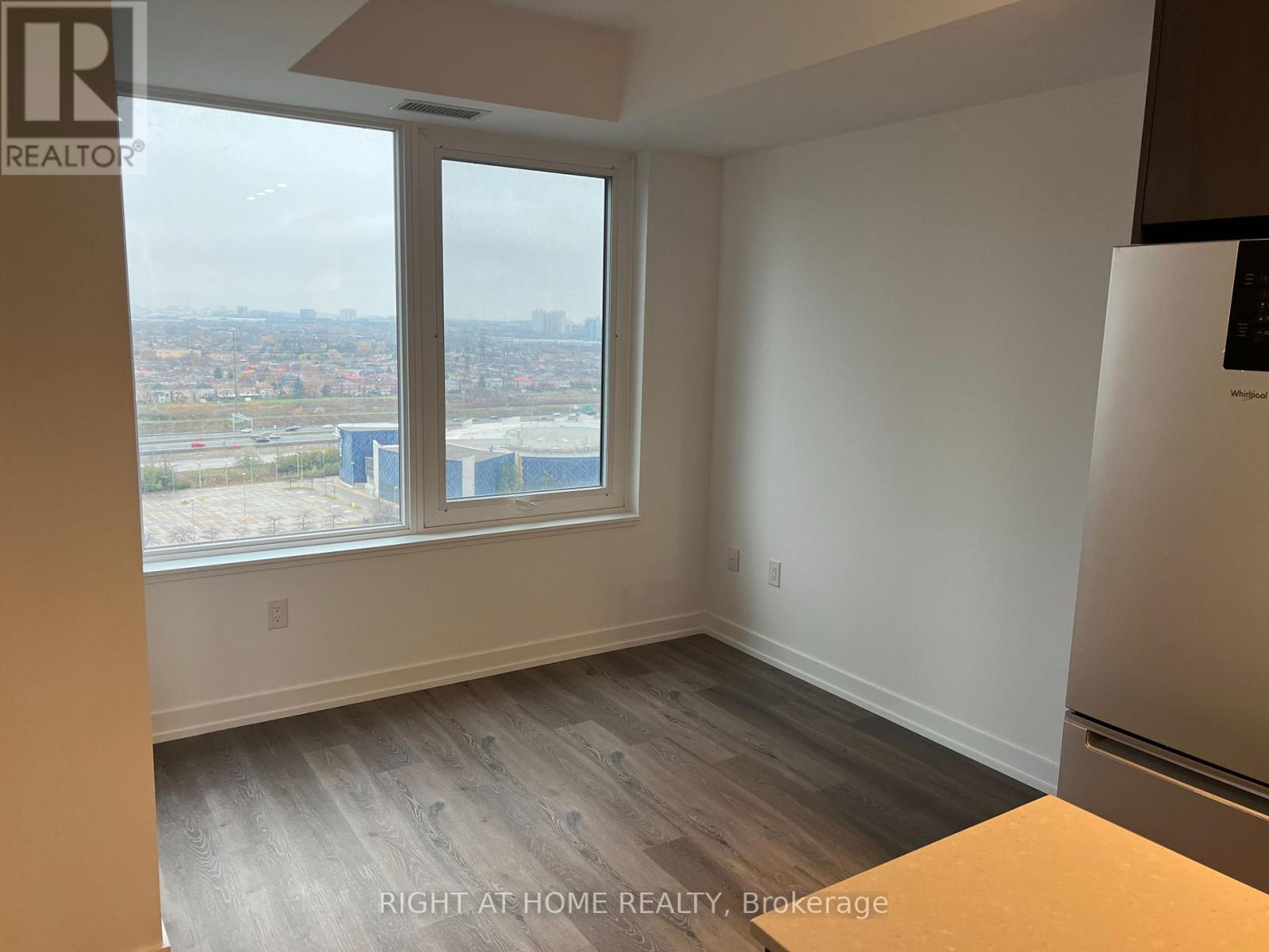 1701 - 395 Square One Drive N, Mississauga, Ontario  L5B 0P6 - Photo 13 - W12548782