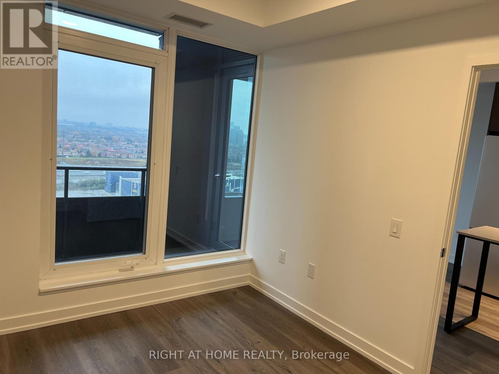 1701 - 395 Square One Drive N, Mississauga, Ontario  L5B 0P6 - Photo 16 - W12548782