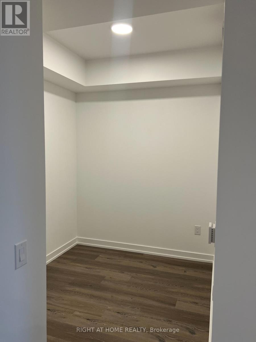 1701 - 395 Square One Drive N, Mississauga, Ontario  L5B 0P6 - Photo 17 - W12548782