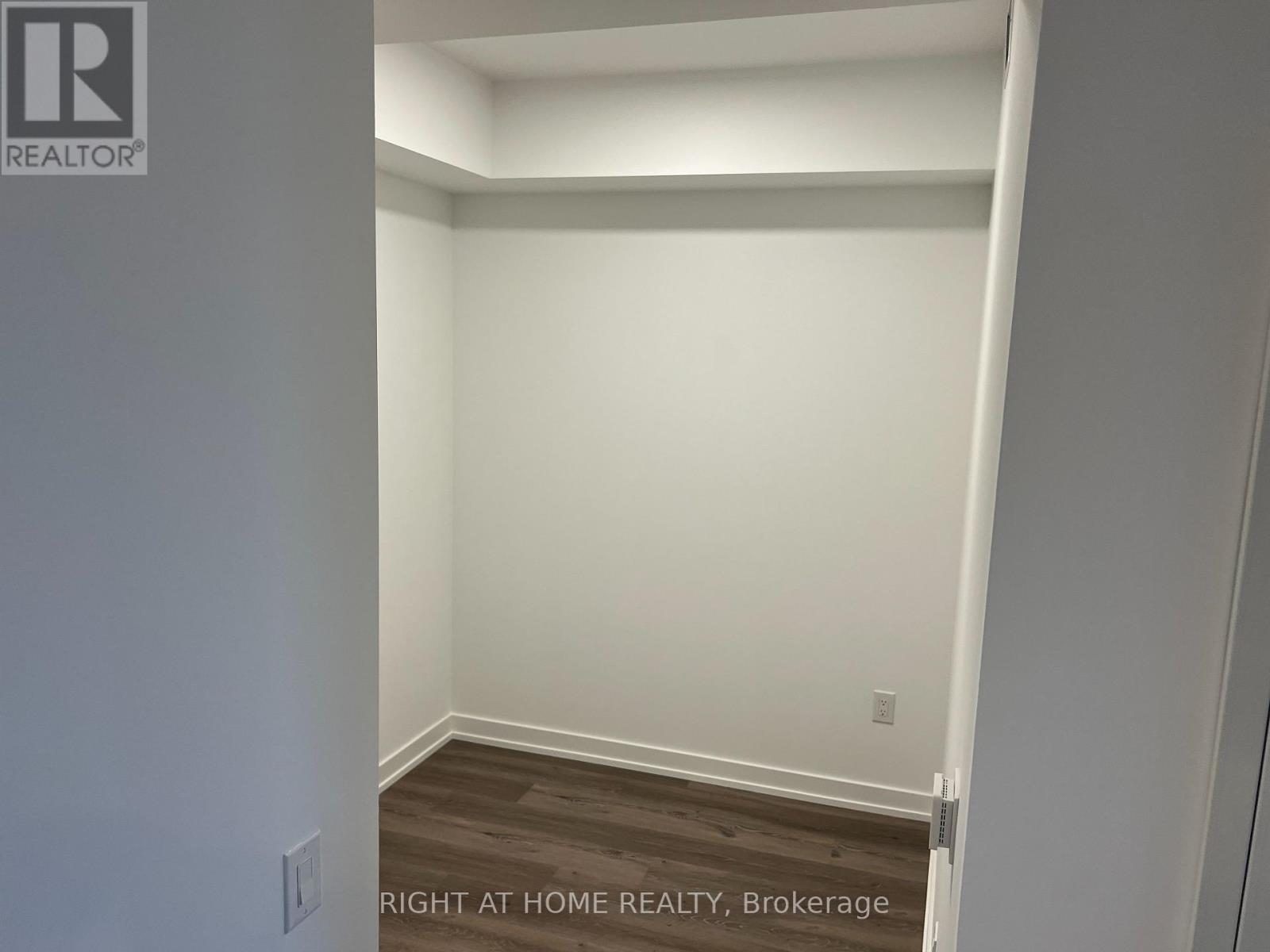 1701 - 395 Square One Drive N, Mississauga, Ontario  L5B 0P6 - Photo 18 - W12548782