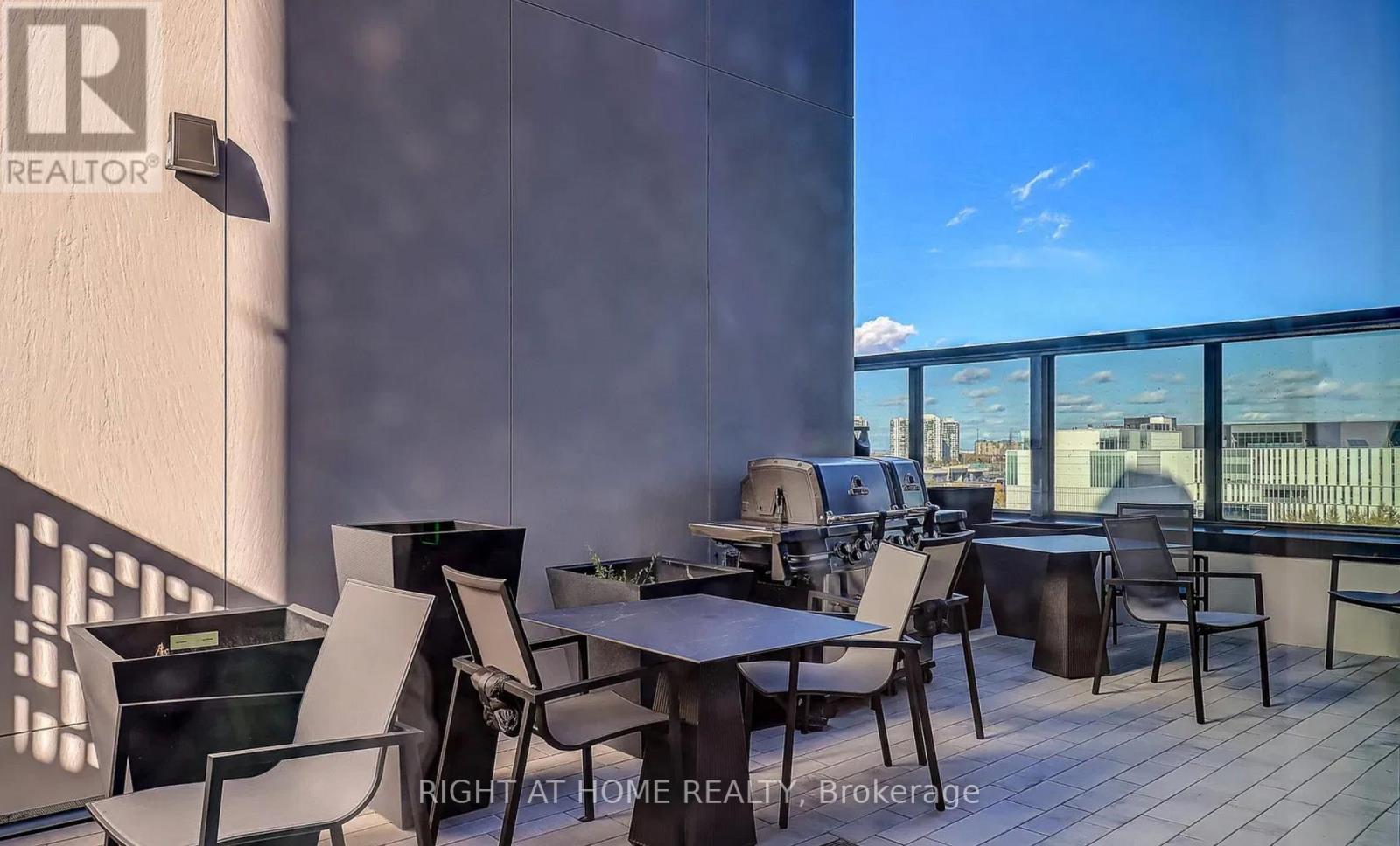 1701 - 395 Square One Drive N, Mississauga, Ontario  L5B 0P6 - Photo 19 - W12548782