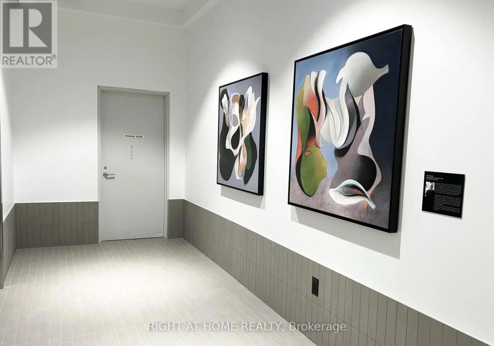 1701 - 395 Square One Drive N, Mississauga, Ontario  L5B 0P6 - Photo 4 - W12548782