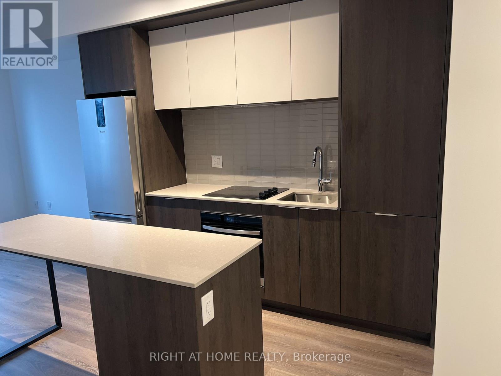 1701 - 395 Square One Drive N, Mississauga, Ontario  L5B 0P6 - Photo 9 - W12548782