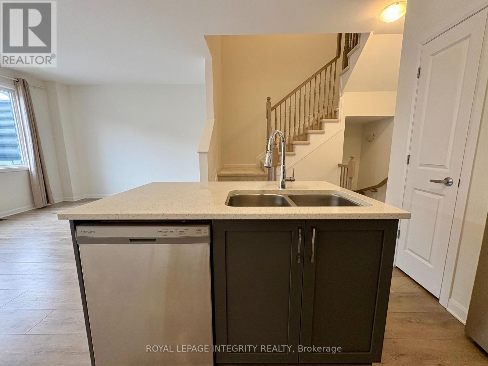 527 Winterset Road Ne, Ottawa, Ontario K2T 0P4 - Photo 10 - X12548826