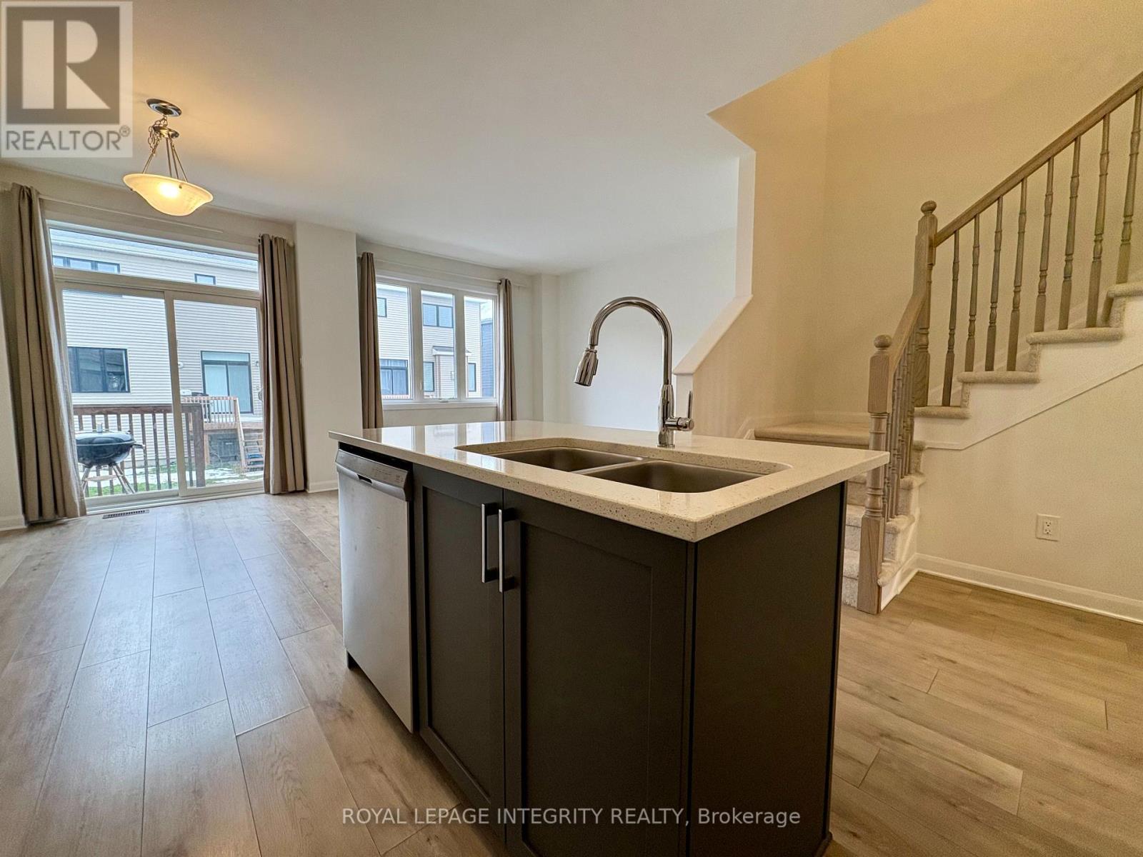 527 Winterset Road Ne, Ottawa, Ontario K2T 0P4 - Photo 11 - X12548826