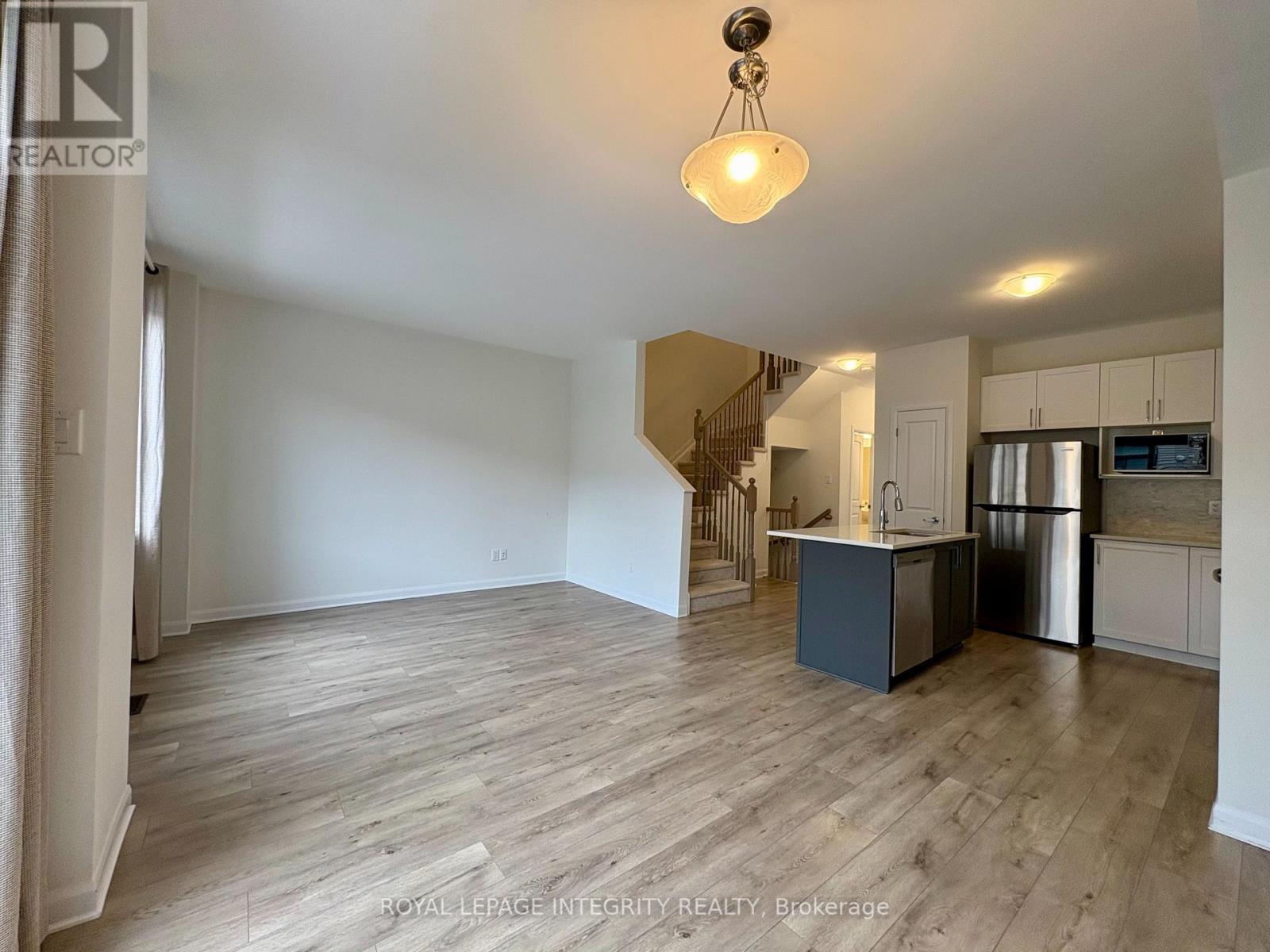 527 Winterset Road Ne, Ottawa, Ontario K2T 0P4 - Photo 2 - X12548826