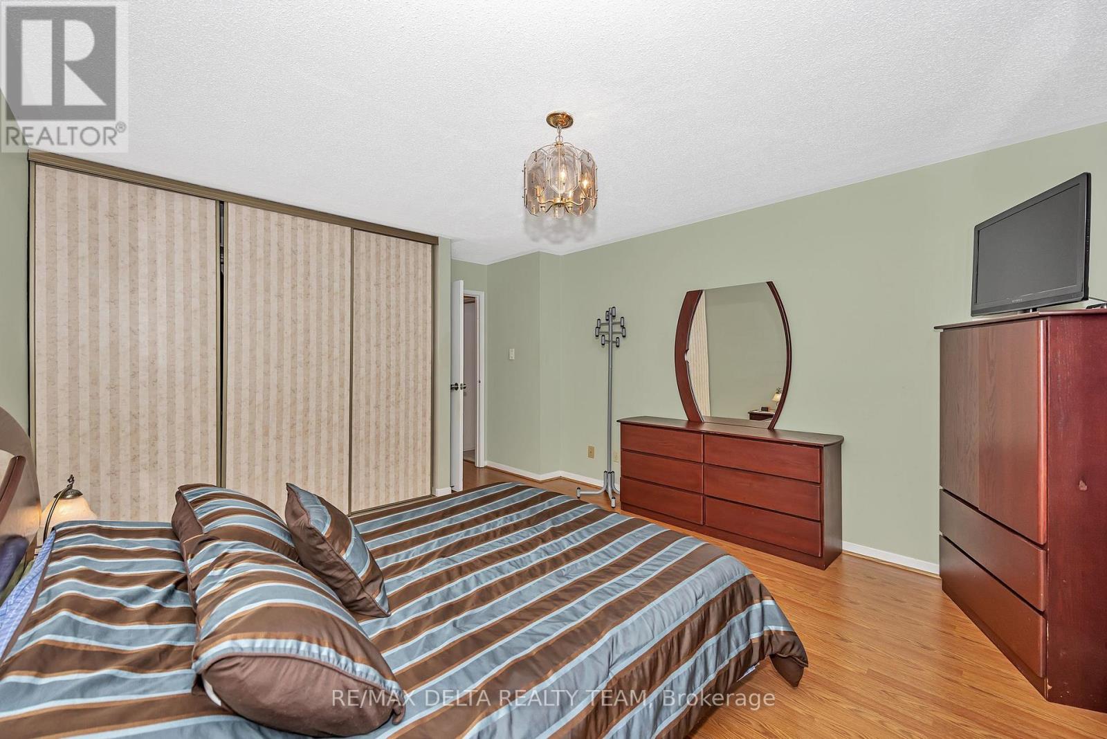 427 Mockingbird Drive, Ottawa, Ontario  K1E 2A8 - Photo 22 - X12548856