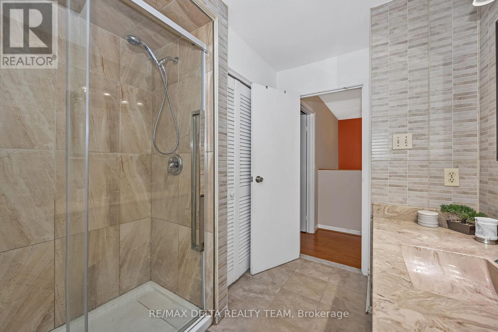 427 Mockingbird Drive, Ottawa, Ontario  K1E 2A8 - Photo 28 - X12548856