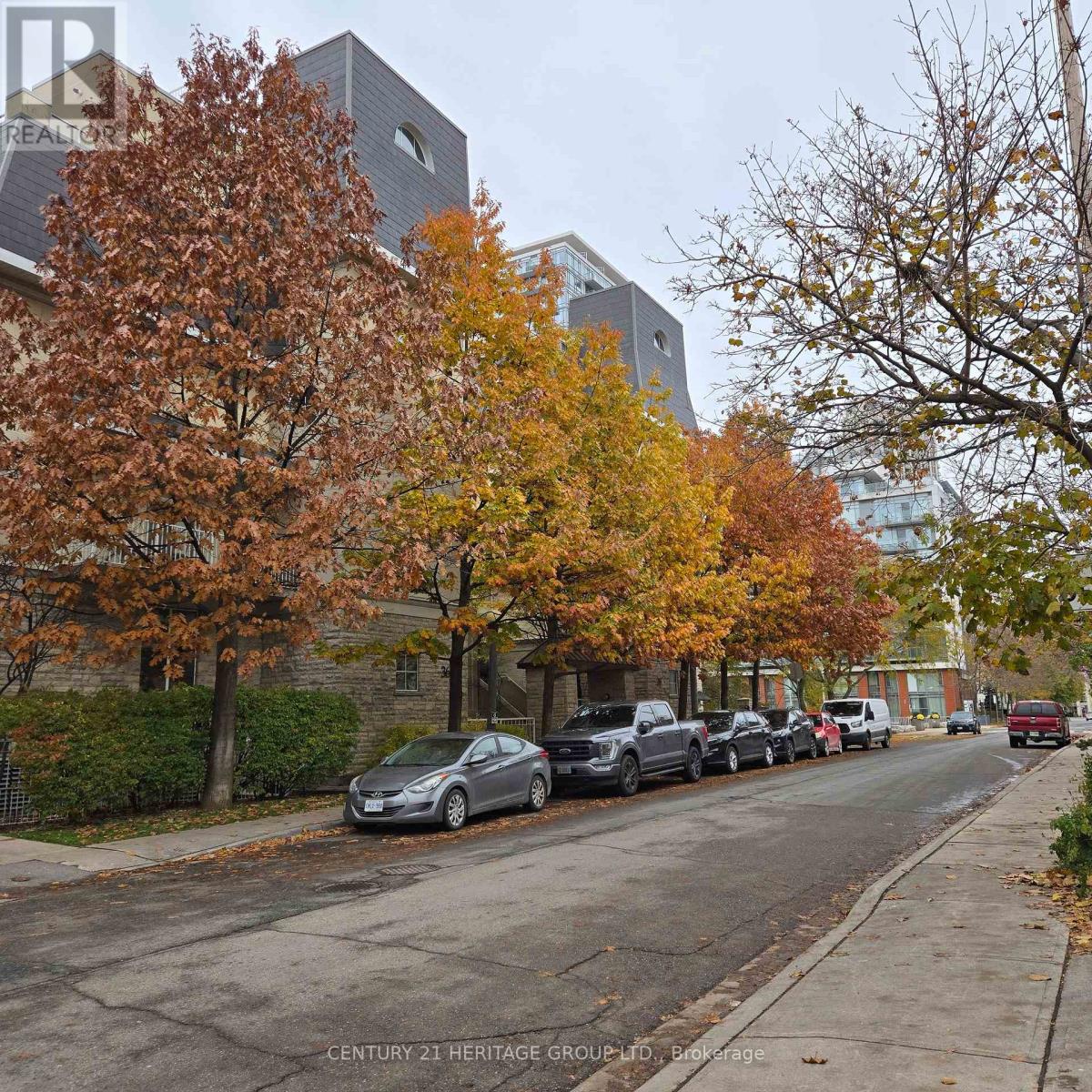 239 - 28 Stadium Road, Toronto, Ontario  L4B 0C6 - Photo 2 - C12548774
