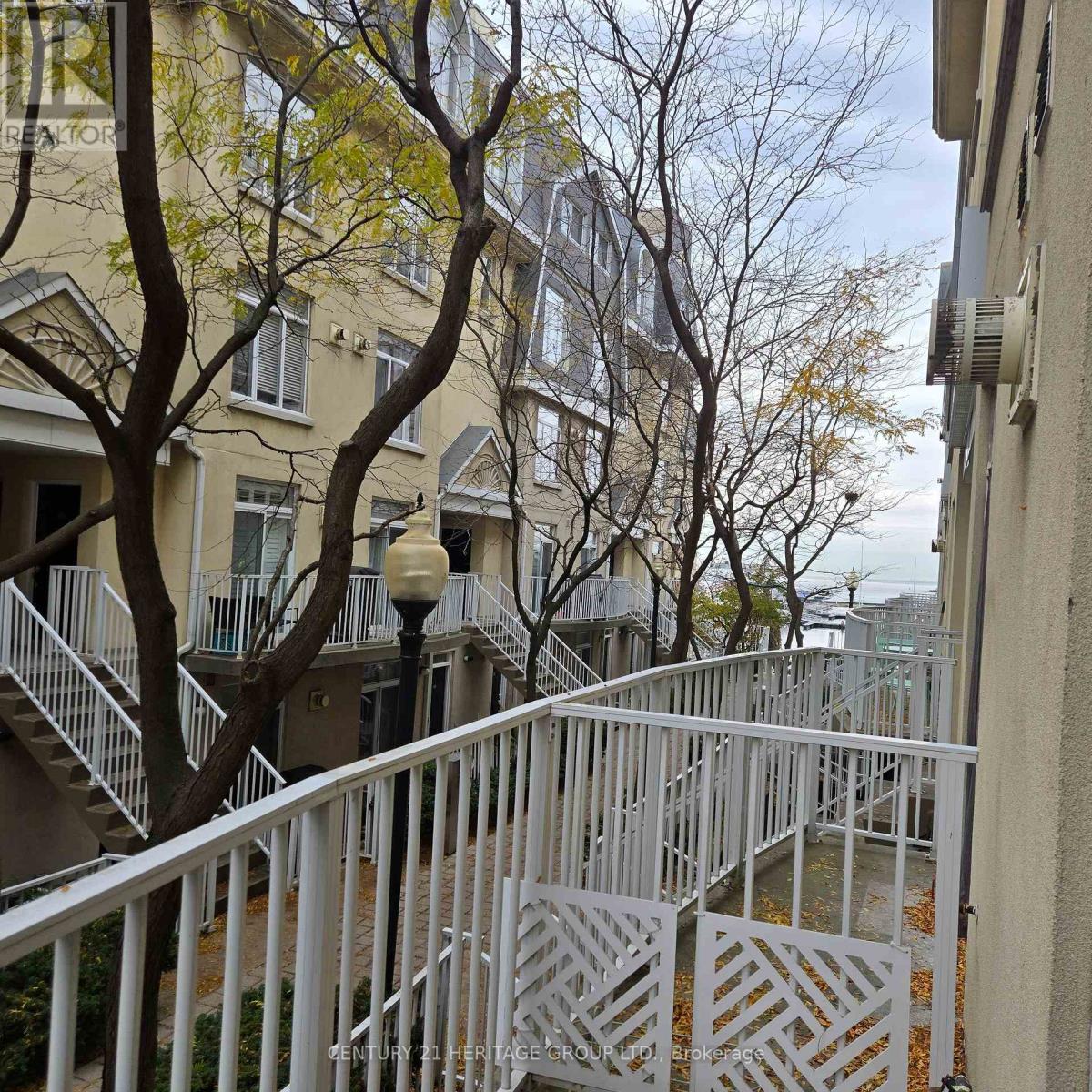 239 - 28 Stadium Road, Toronto, Ontario  L4B 0C6 - Photo 3 - C12548774