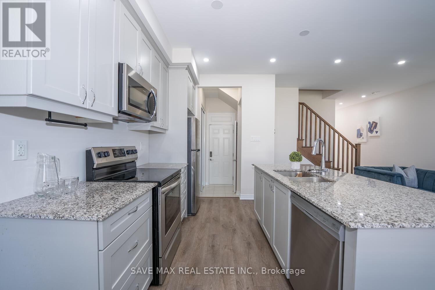 73 Forestwalk Street, Kitchener, Ontario  N2R 0S3 - Photo 17 - X12548770