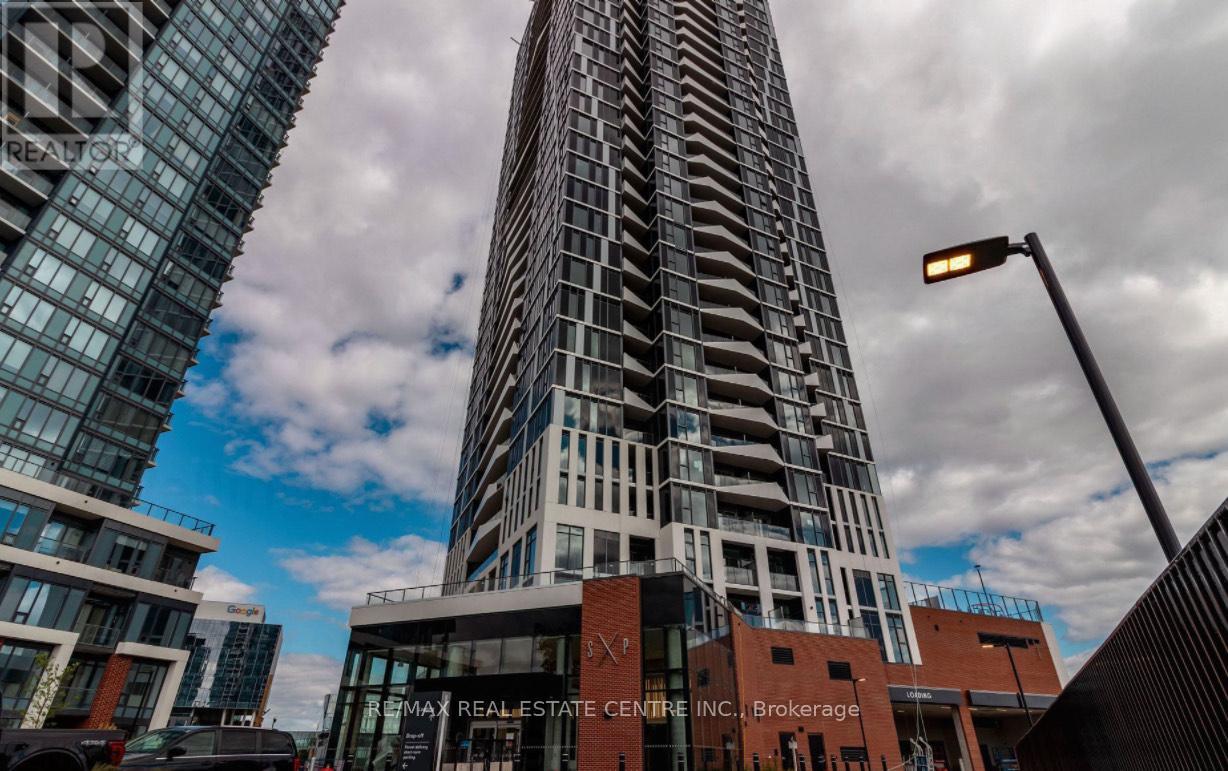 802 - 25 Wellington Street S, Kitchener, Ontario  N2G 0G5 - Photo 1 - X12548784