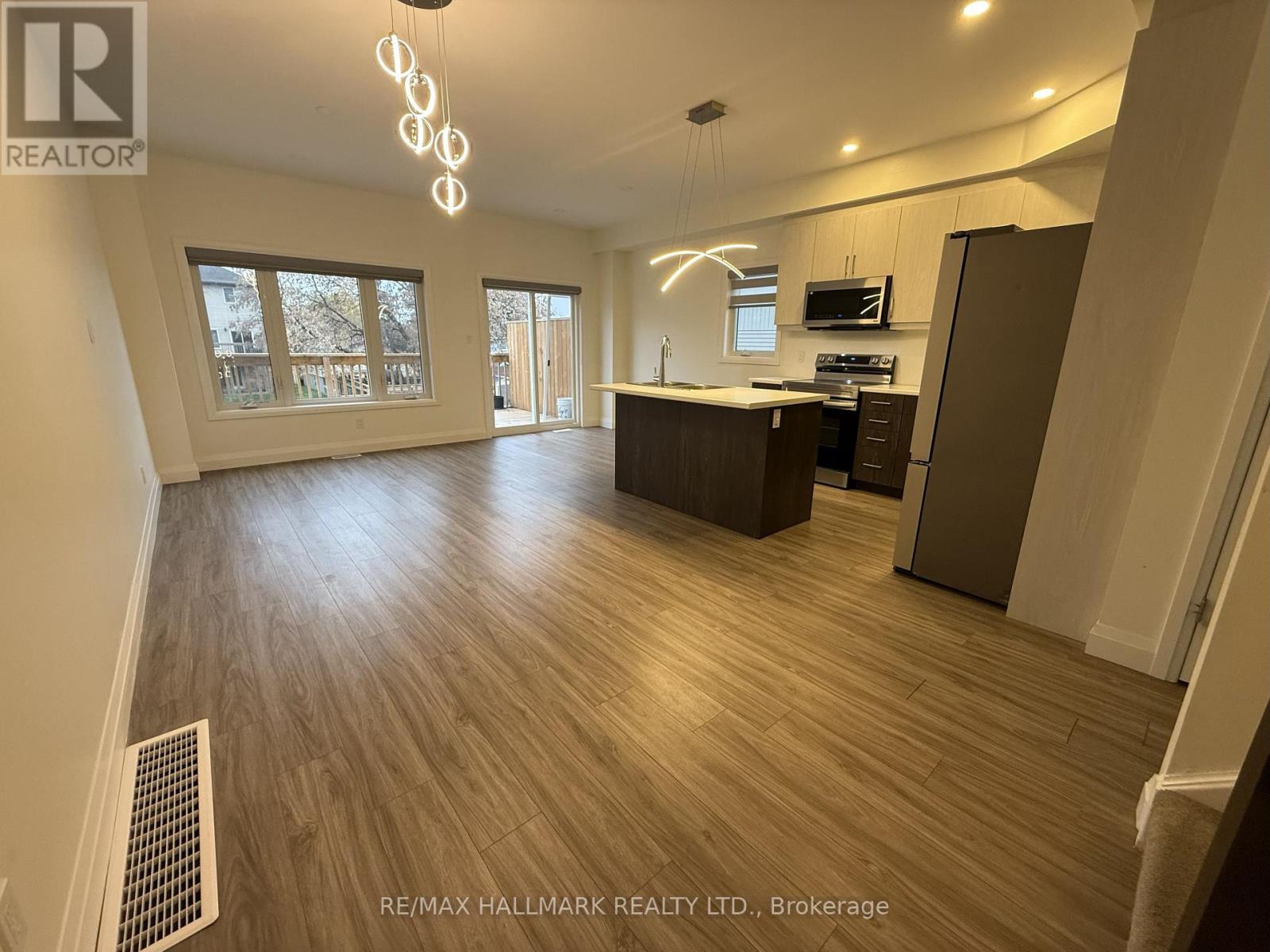 216 Union Street N, Cambridge, Ontario  N3H 3V6 - Photo 2 - X12548820