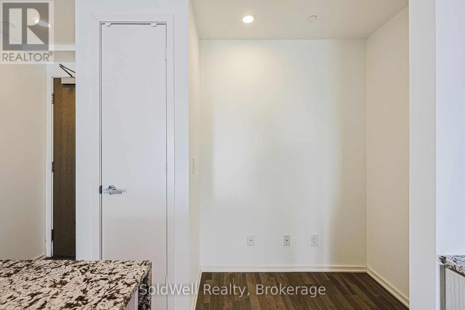 3312 - 1 Bloor Street E, Toronto, Ontario  M4W 0A8 - Photo 12 - C12548832