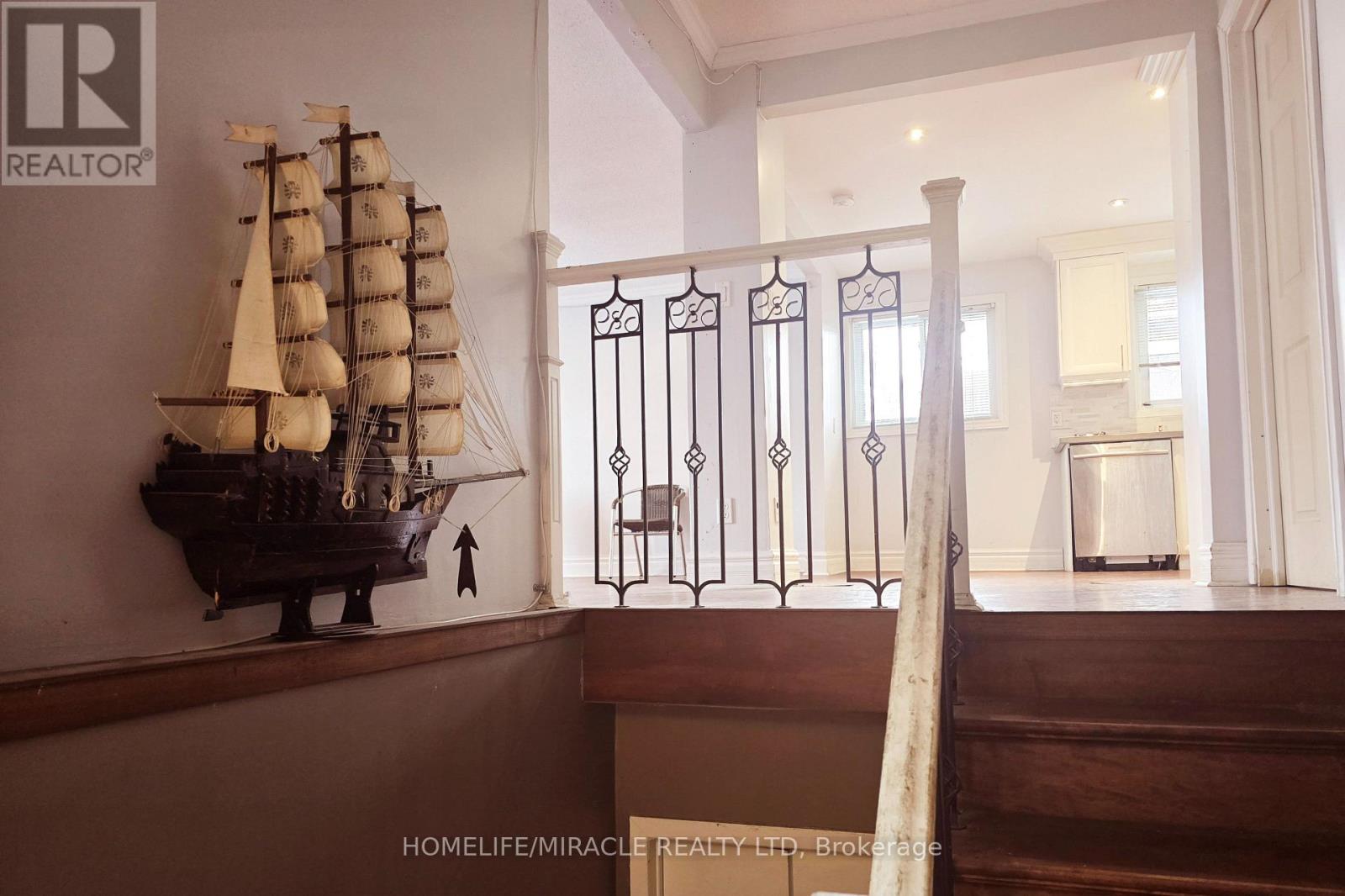 115 Codsell Avenue, Toronto, Ontario  M3H 3W3 - Photo 3 - C12548852