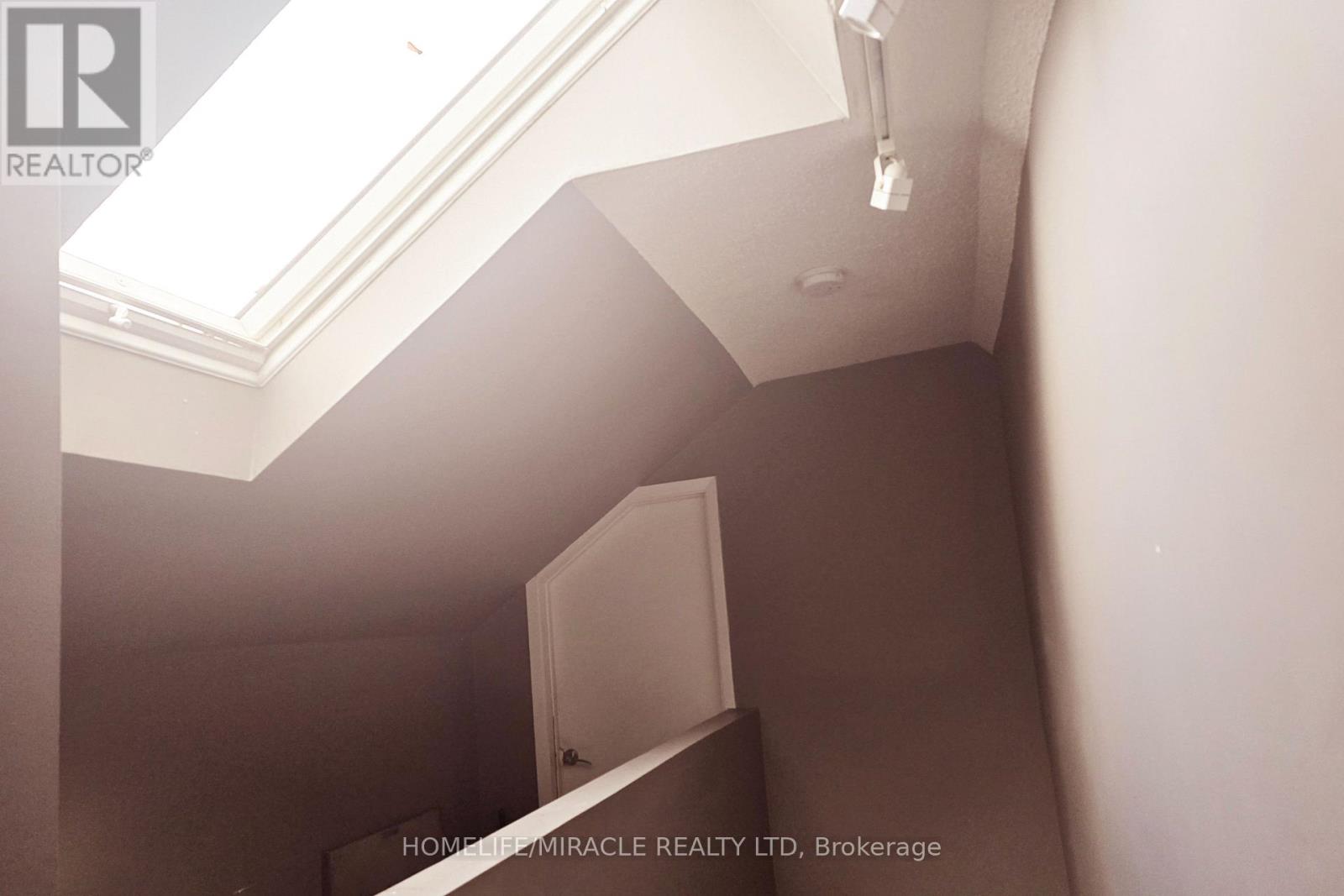 115 Codsell Avenue, Toronto, Ontario  M3H 3W3 - Photo 6 - C12548852