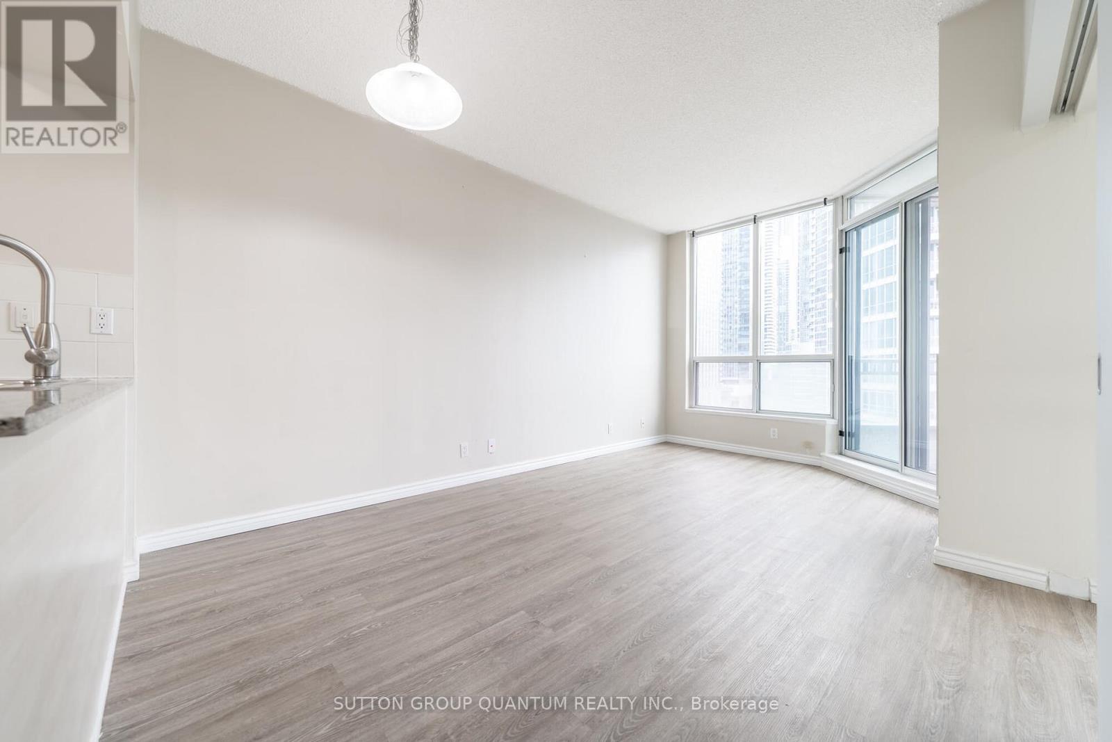 1205 - 228 Queens Quay W, Toronto, Ontario M5J 2X1 - Photo 7 - C12520838