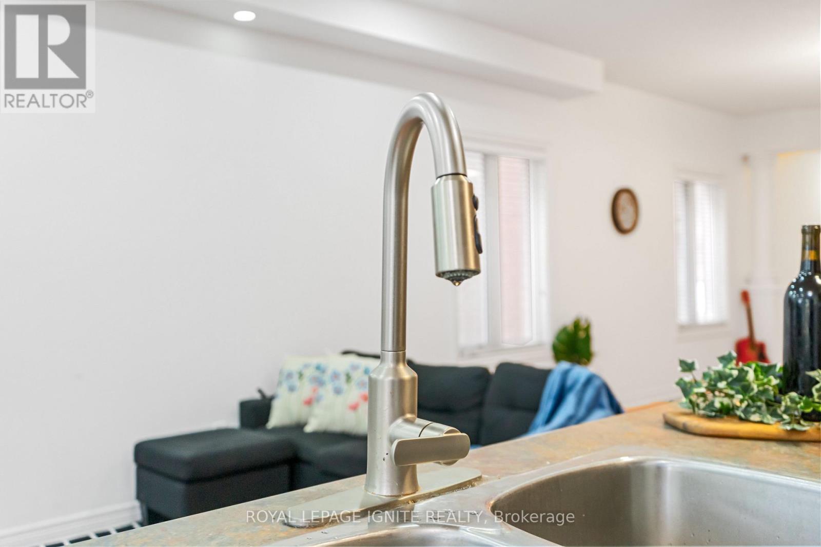 3664 Bala Drive, Mississauga, Ontario  L5M 7N1 - Photo 27 - W12470184