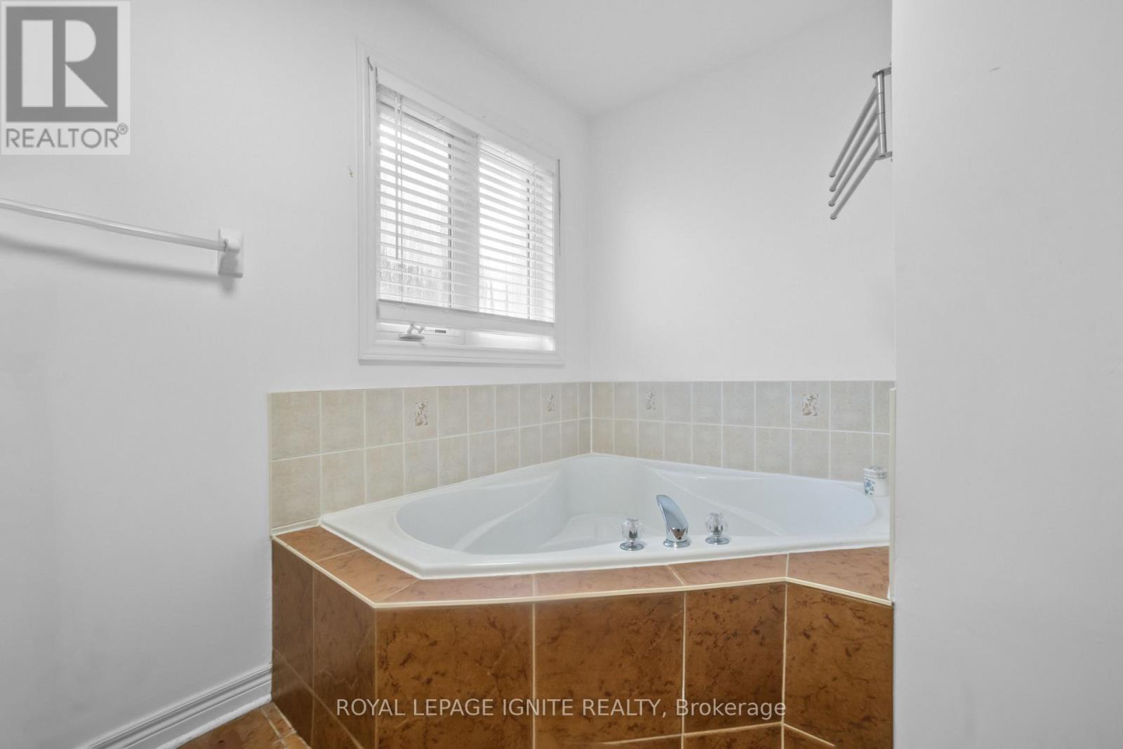 3664 Bala Drive, Mississauga, Ontario  L5M 7N1 - Photo 39 - W12470184