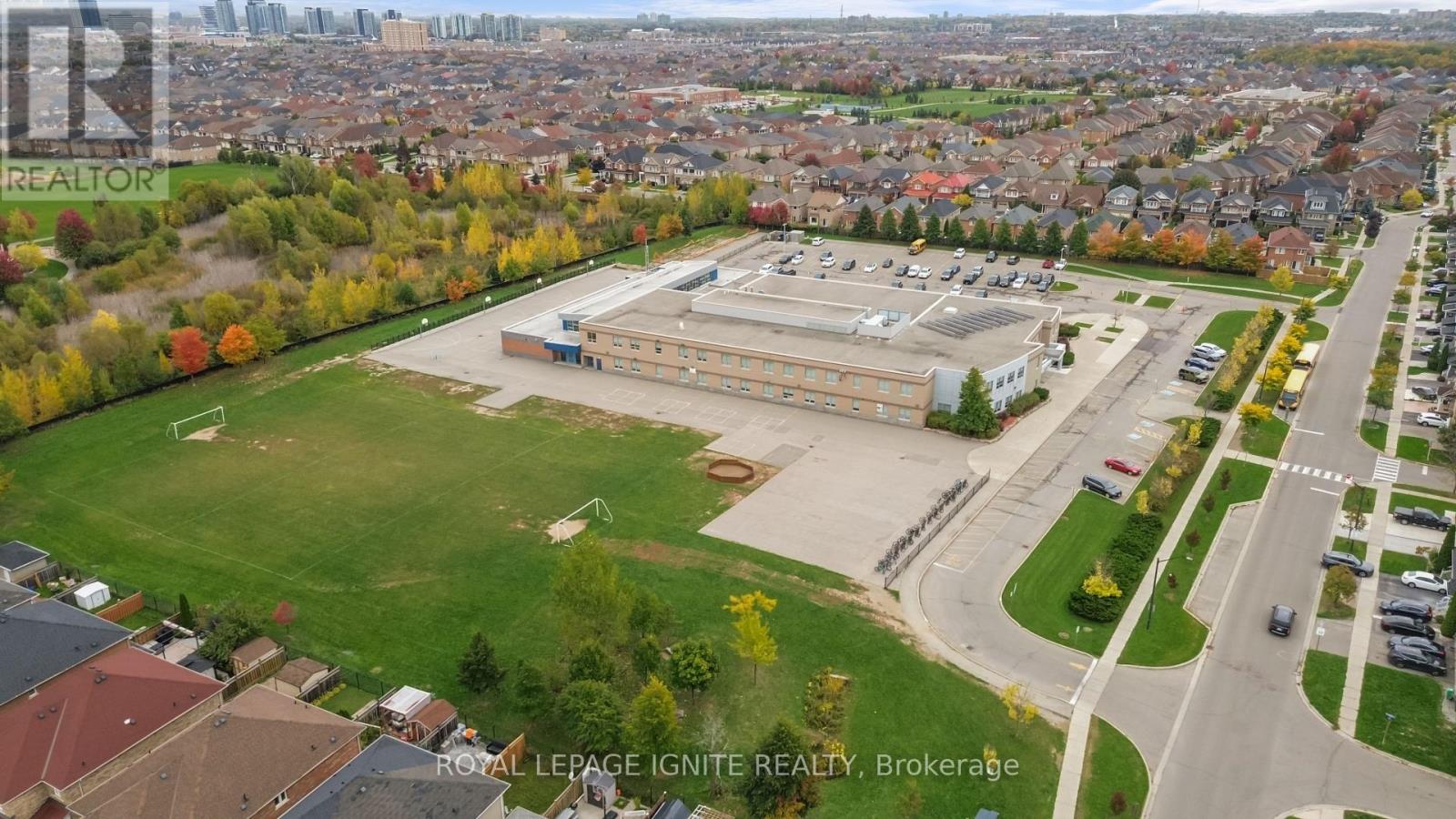 3664 Bala Drive, Mississauga, Ontario  L5M 7N1 - Photo 7 - W12470184