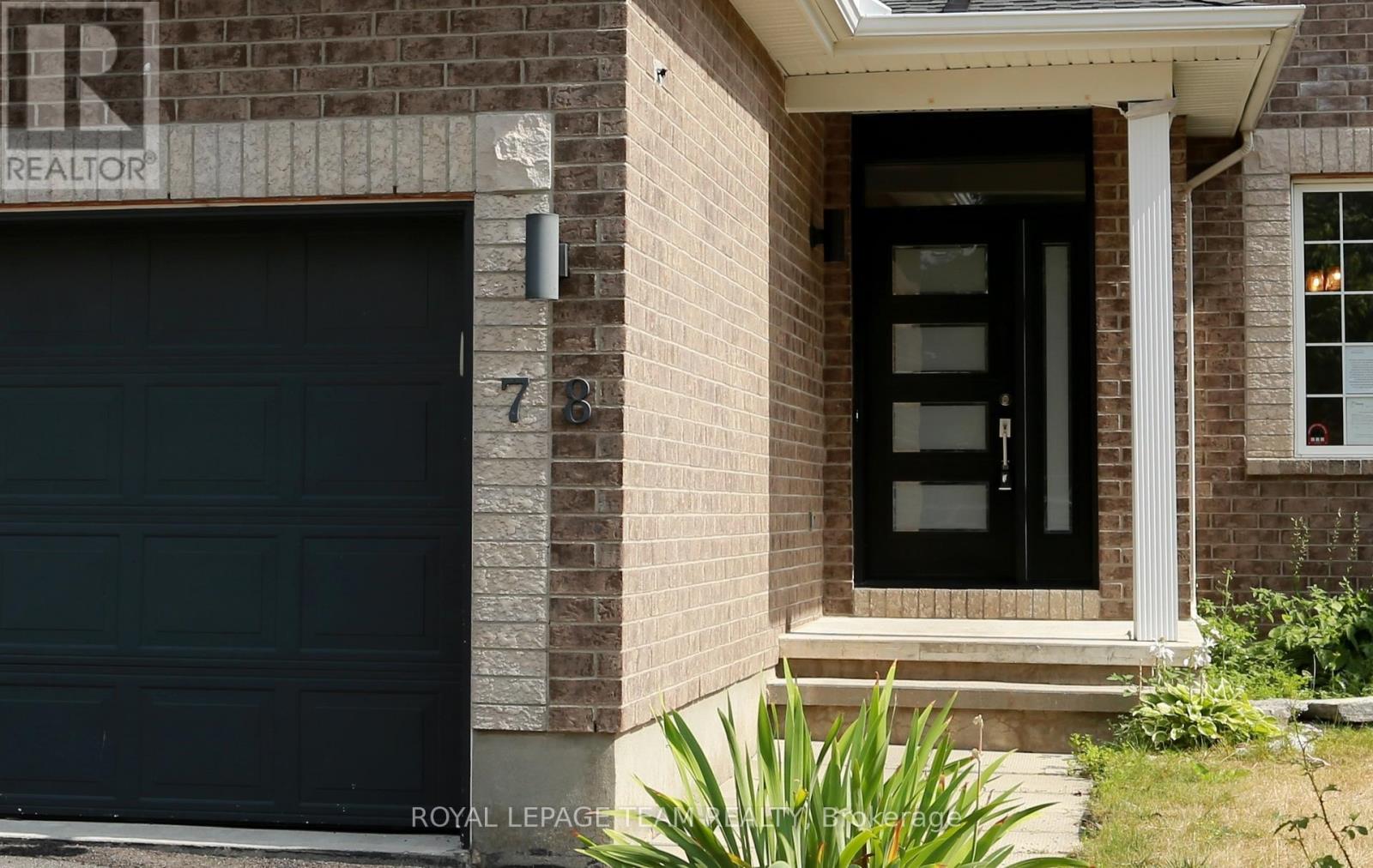 78 Friendly Crescent, Ottawa, Ontario K2S 2B5 - Photo 2 - X12548104