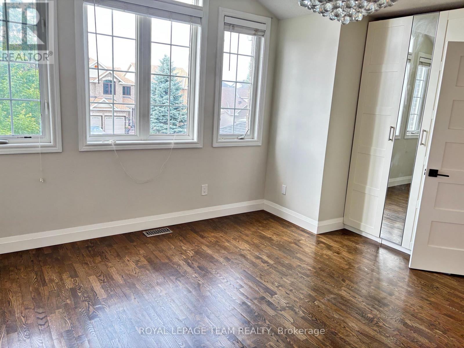 78 Friendly Crescent, Ottawa, Ontario K2S 2B5 - Photo 11 - X12548104