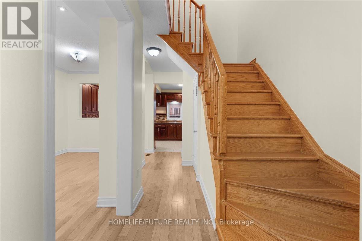 (Upper) - 6581 Song Bird Crescent, Mississauga, Ontario  L5W 1E1 - Photo 4 - W12548842