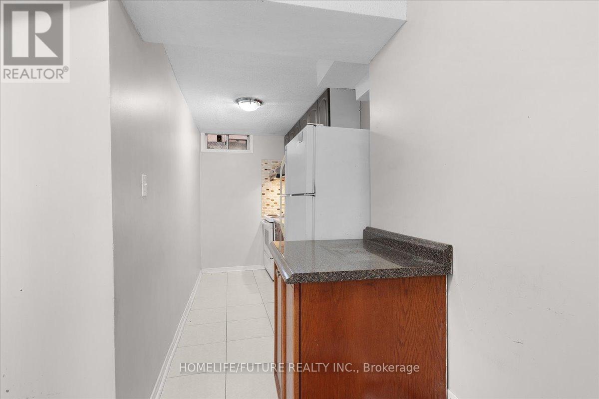 (Bsmt) - 6581 Song Bird Crescent, Mississauga, Ontario  L5W 1E1 - Photo 4 - W12548848