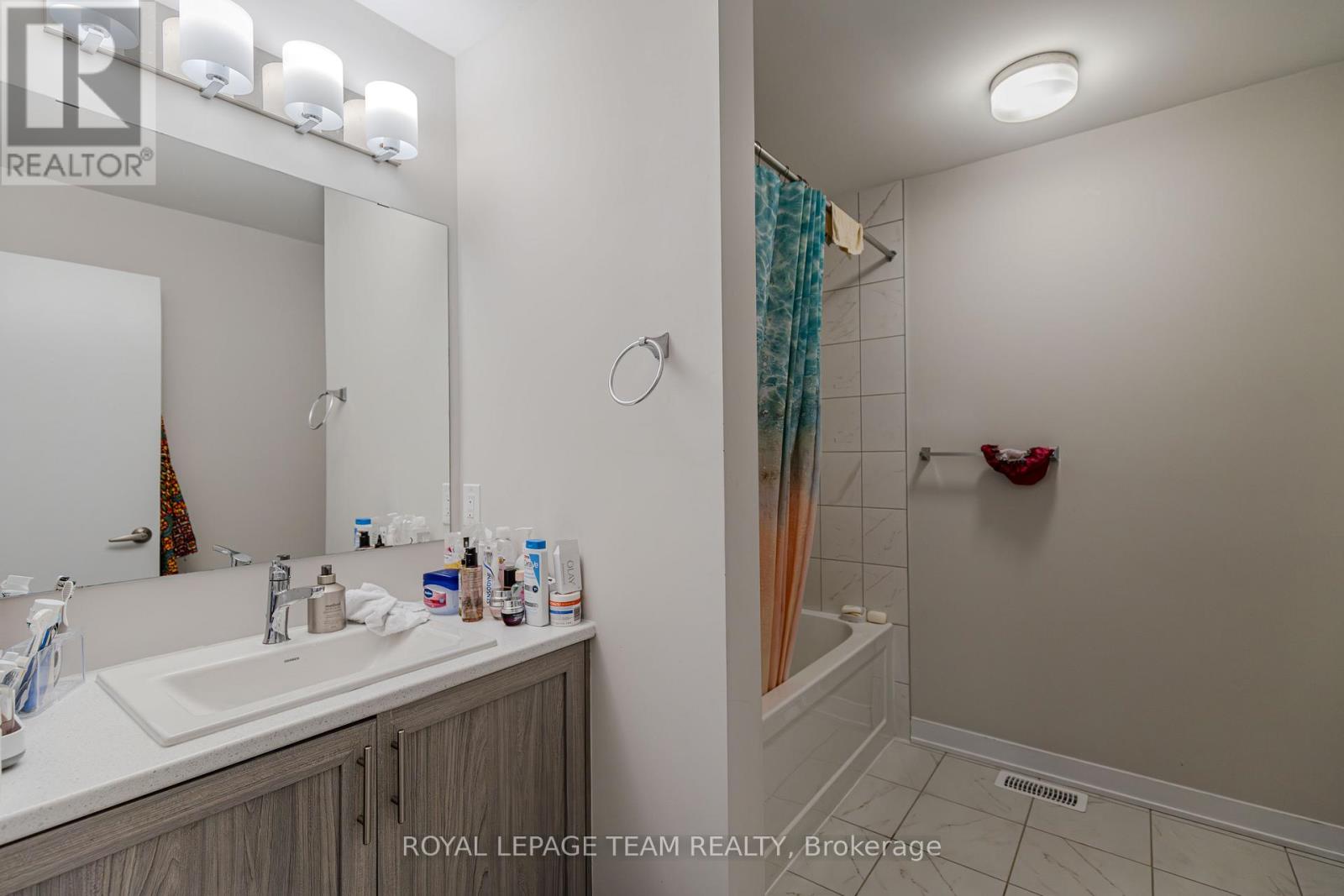 241 Falsetto Street, Ottawa, Ontario  K1W 0S2 - Photo 13 - X12548870