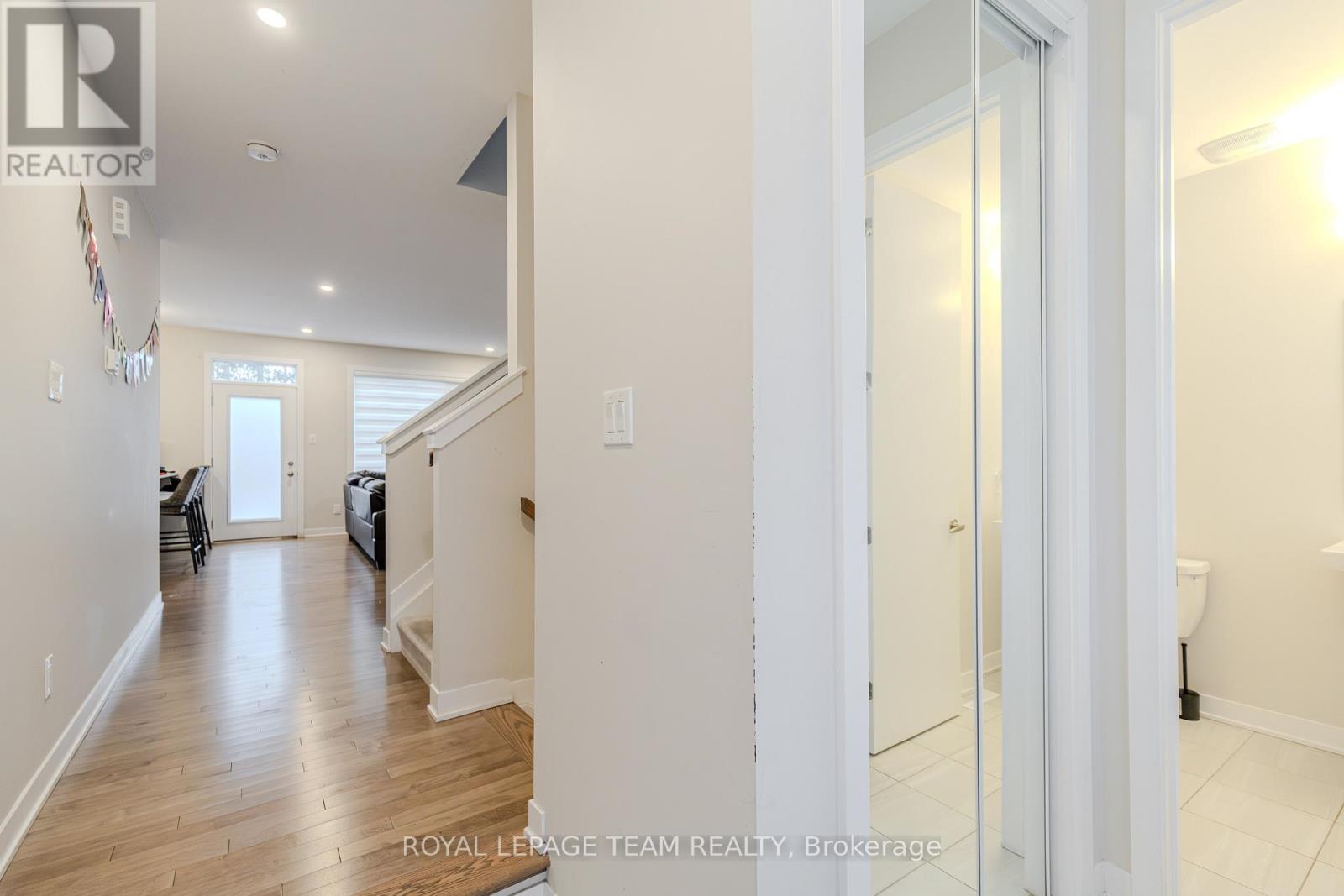 241 Falsetto Street, Ottawa, Ontario  K1W 0S2 - Photo 4 - X12548870