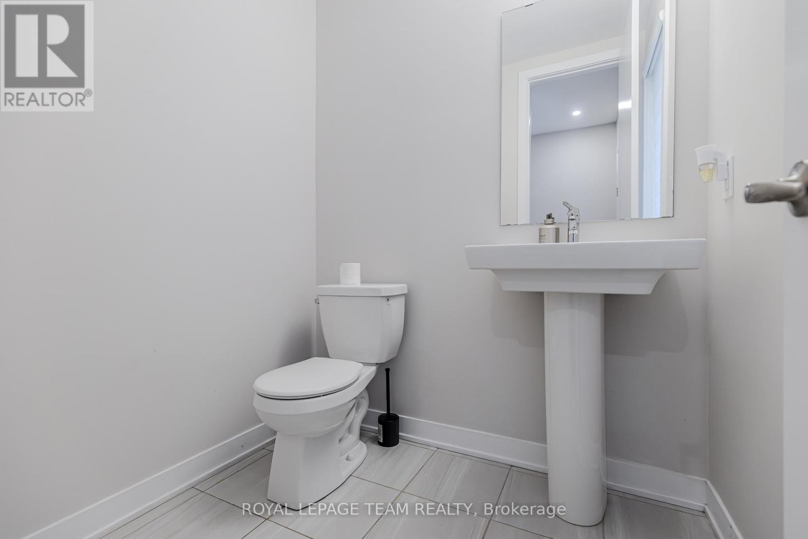 241 Falsetto Street, Ottawa, Ontario  K1W 0S2 - Photo 5 - X12548870