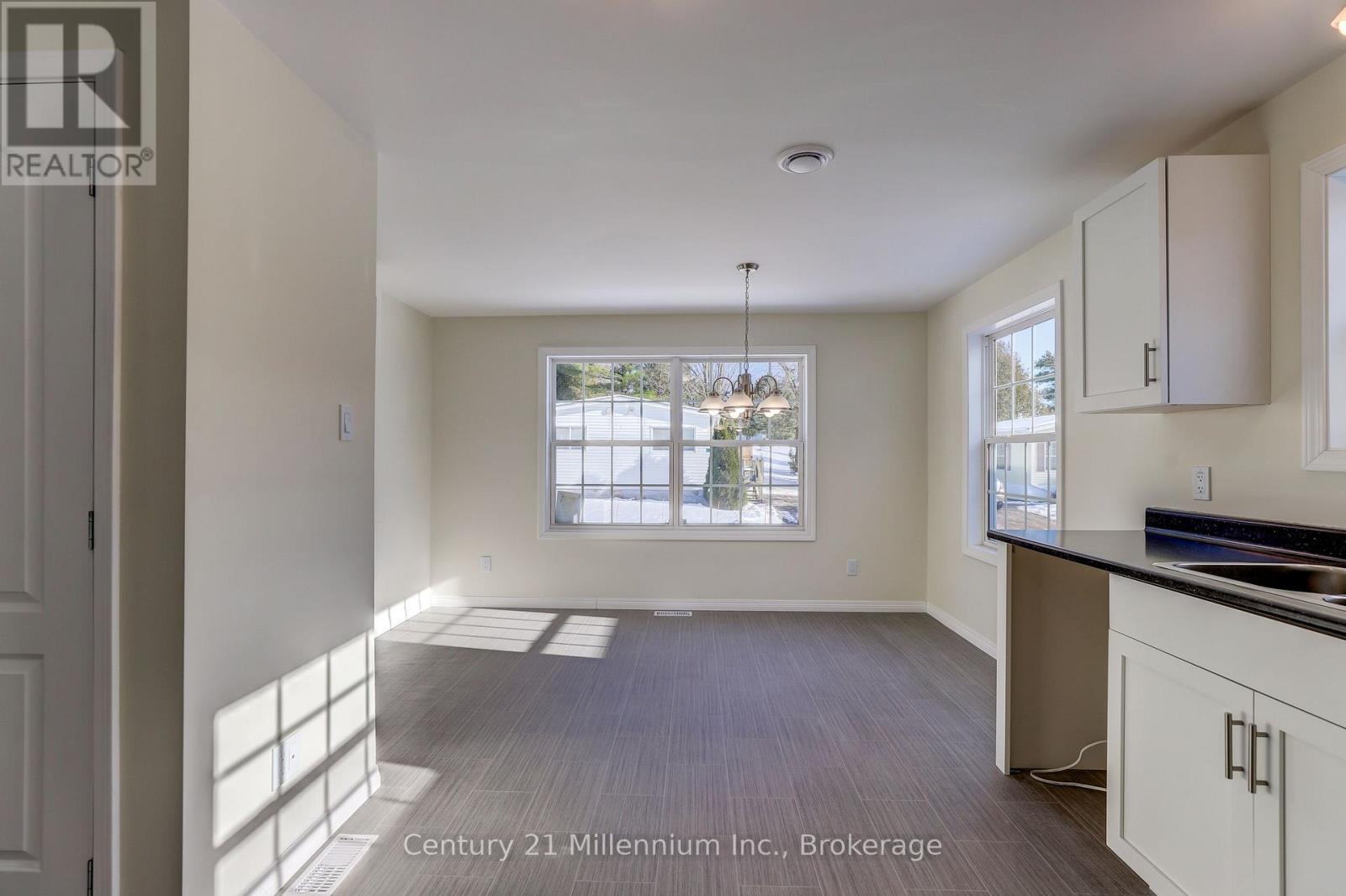 35 Sussex Square, Georgian Bluffs, Ontario N4K 5N5 - Photo 10 - X12548872