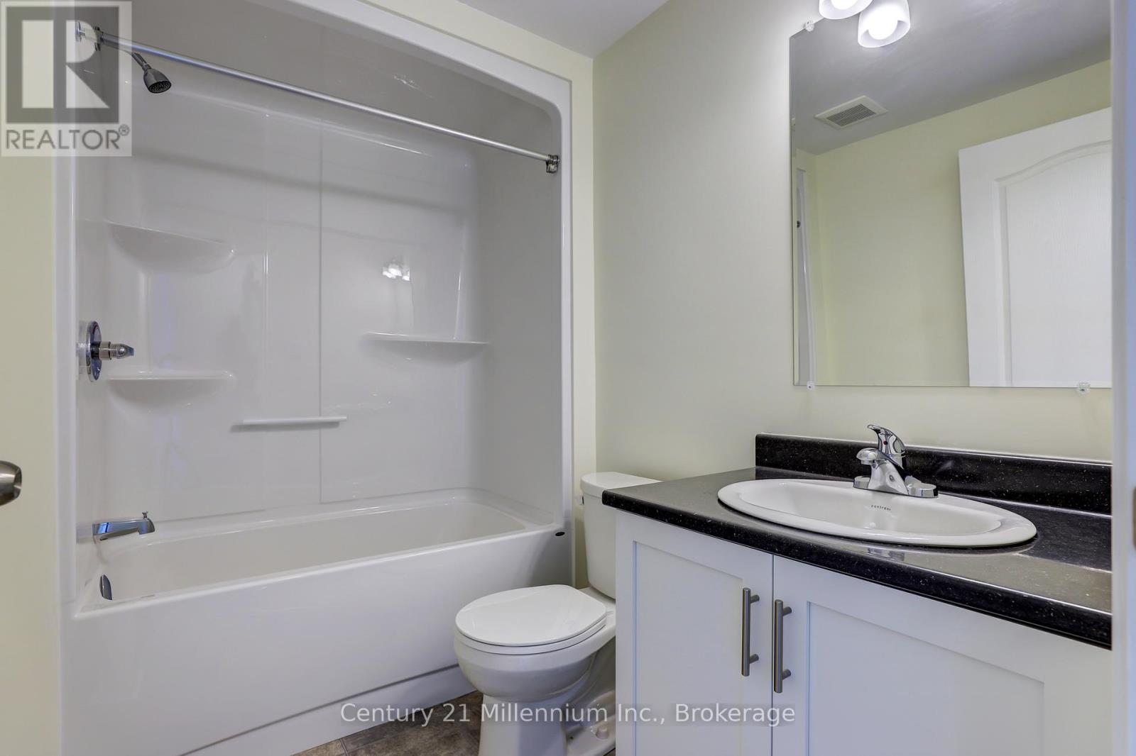 35 Sussex Square, Georgian Bluffs, Ontario N4K 5N5 - Photo 22 - X12548872