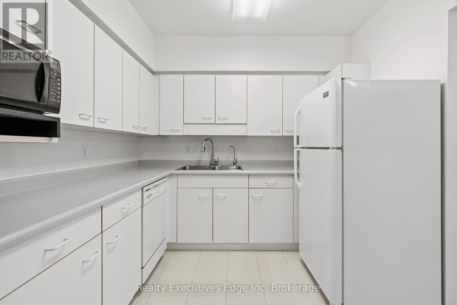 205 - 208 Silvercreek Parkway N, Guelph, Ontario N1H 8H2 - Photo 14 - X12548876