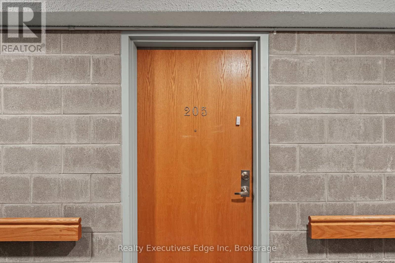 205 - 208 Silvercreek Parkway N, Guelph, Ontario N1H 8H2 - Photo 3 - X12548876