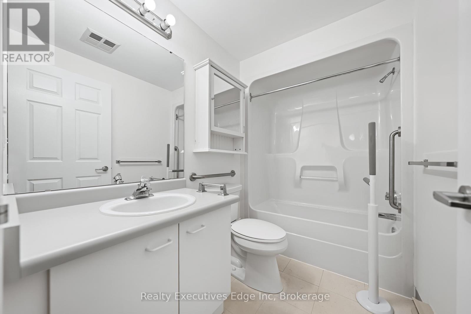 205 - 208 Silvercreek Parkway N, Guelph, Ontario N1H 8H2 - Photo 32 - X12548876