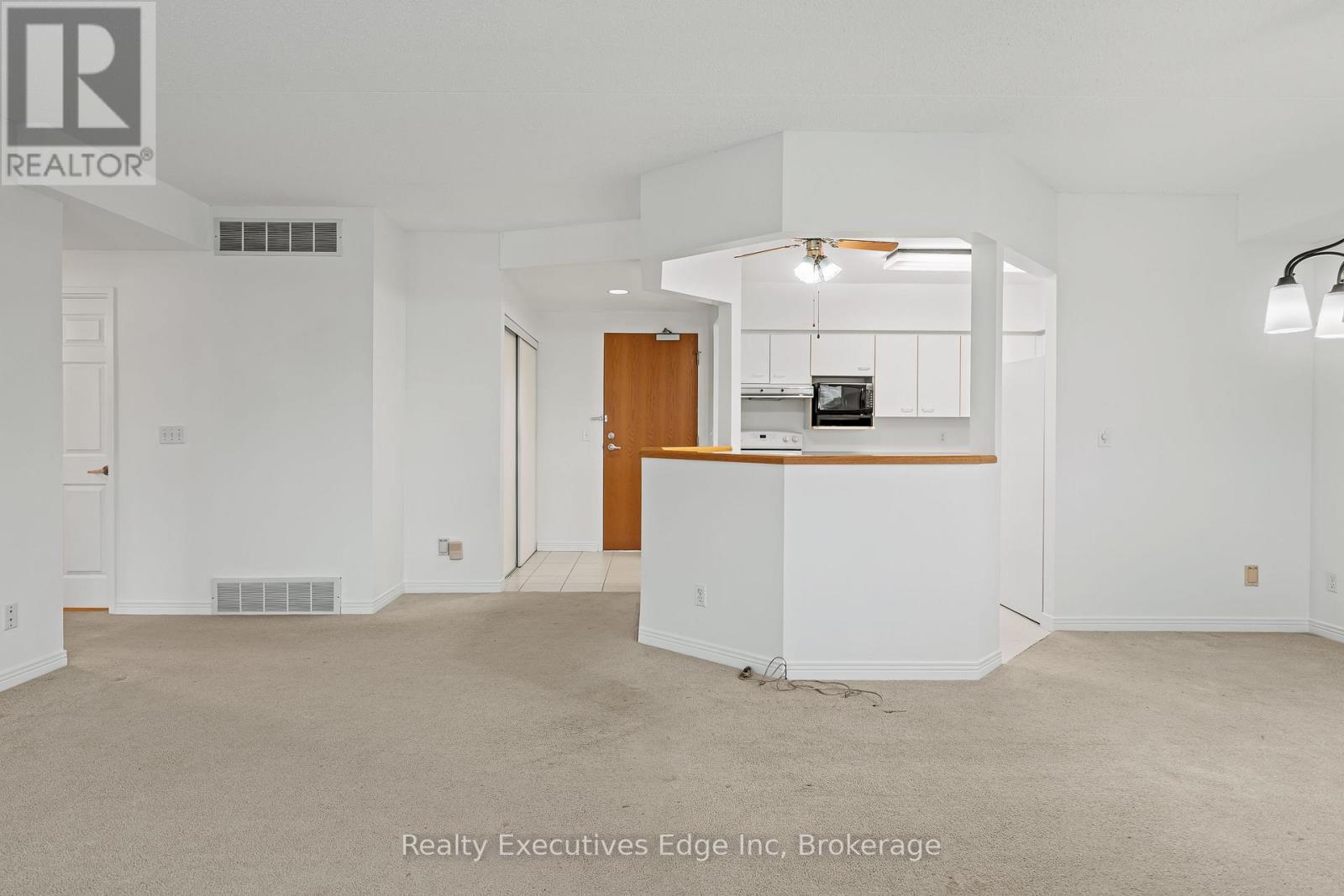 205 - 208 Silvercreek Parkway N, Guelph, Ontario N1H 8H2 - Photo 4 - X12548876