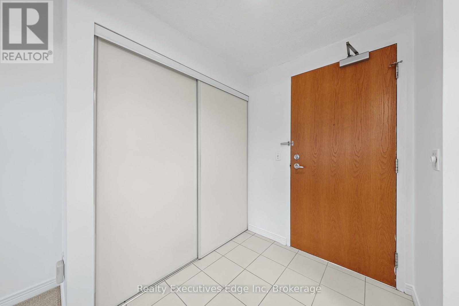 205 - 208 Silvercreek Parkway N, Guelph, Ontario N1H 8H2 - Photo 7 - X12548876